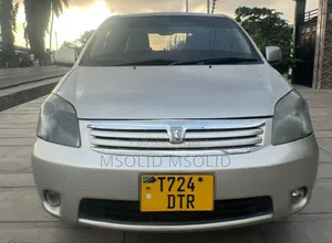 Toyota Raum 2003 Silver