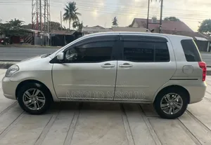 Toyota Raum 2003 Silver