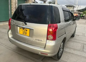 Toyota Raum 2003 Silver