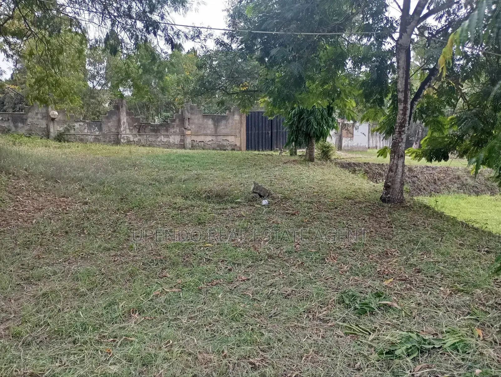 6bdrm Bungalow in Iringa Morogoro Road, Mbezi for sale