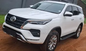 Toyota Fortuner 2022 White