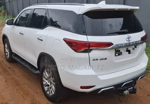 Toyota Fortuner 2022 White