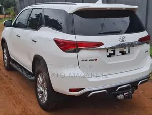 Toyota Fortuner 2022 White