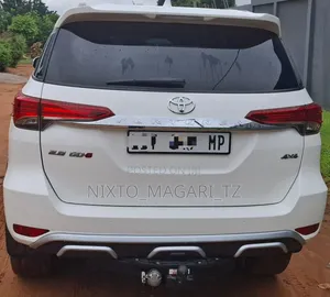 Toyota Fortuner 2022 White