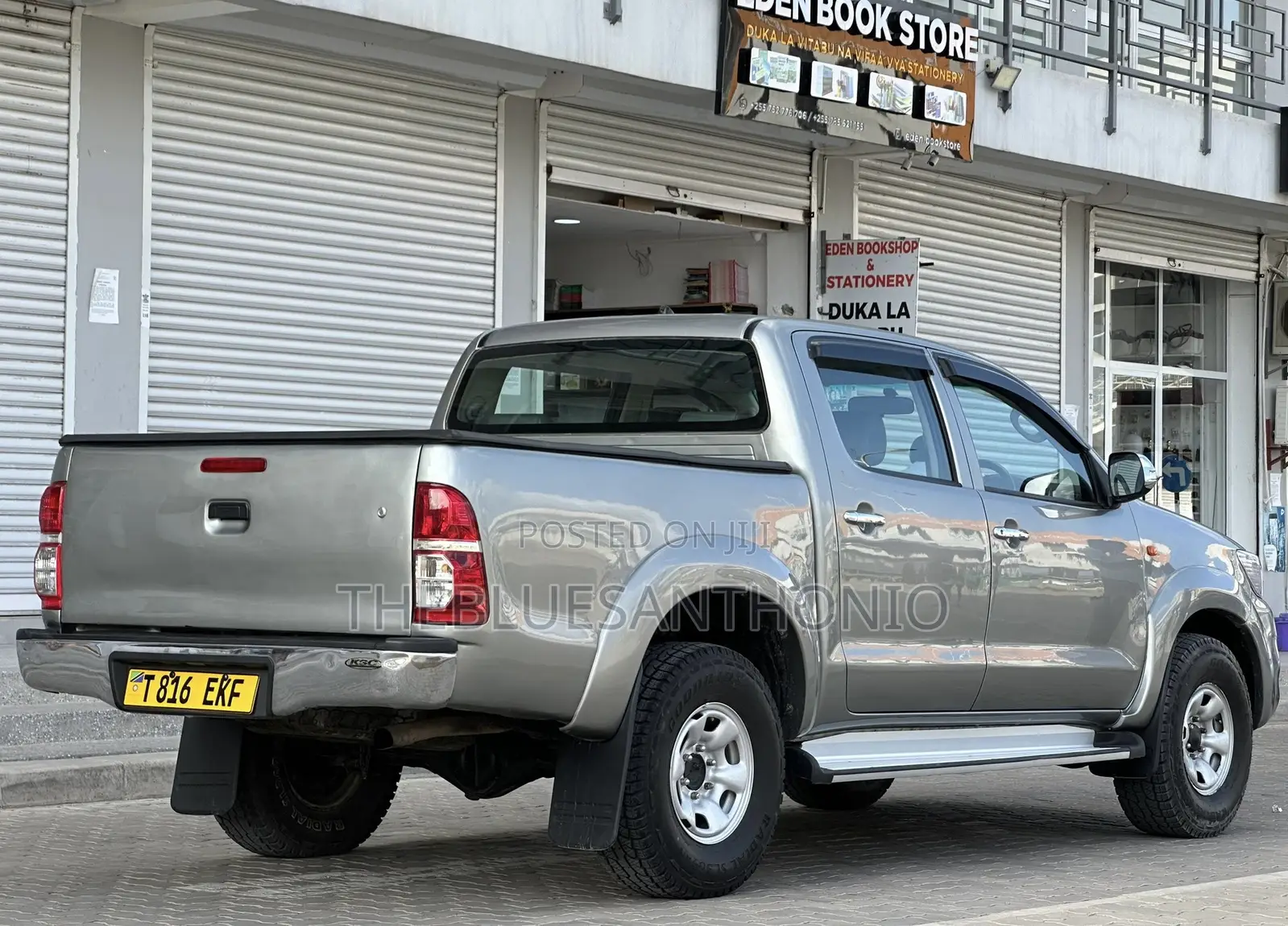 Toyota Hilux 2009 Gray