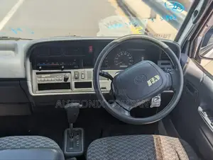 Toyota HiAce 2000 White