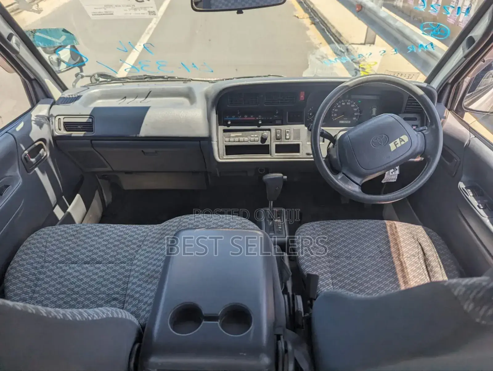Toyota HiAce 2000 White