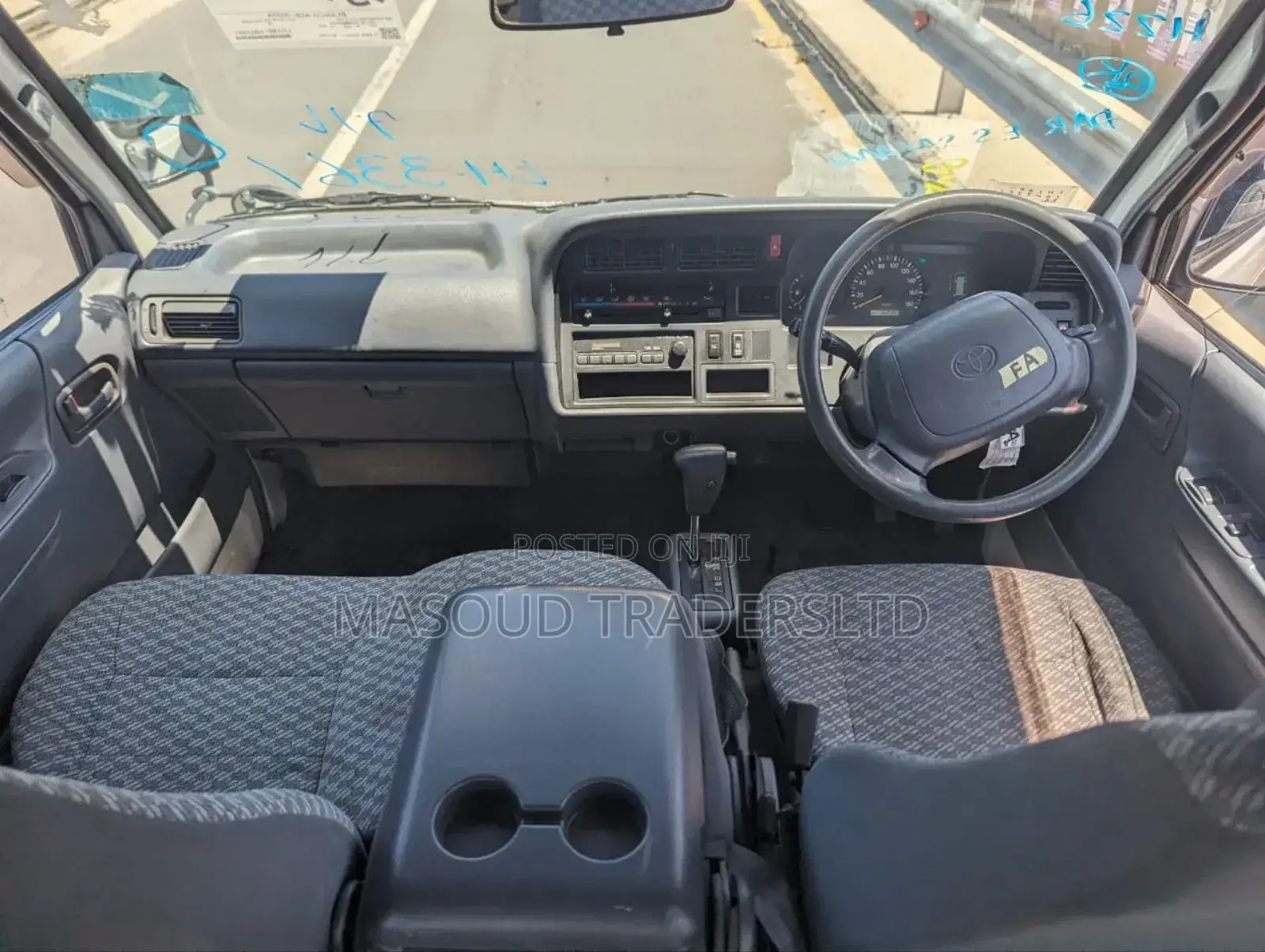 Toyota HiAce 2000 White