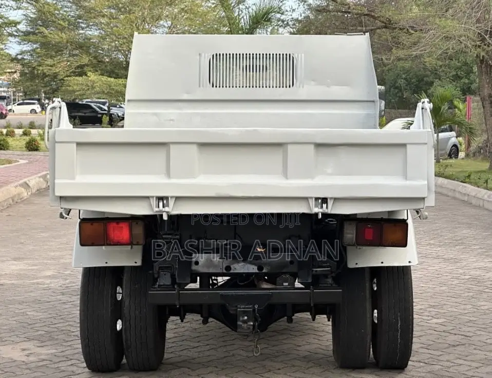 Mitsubishi Canter Tipper 2.5 1999 White