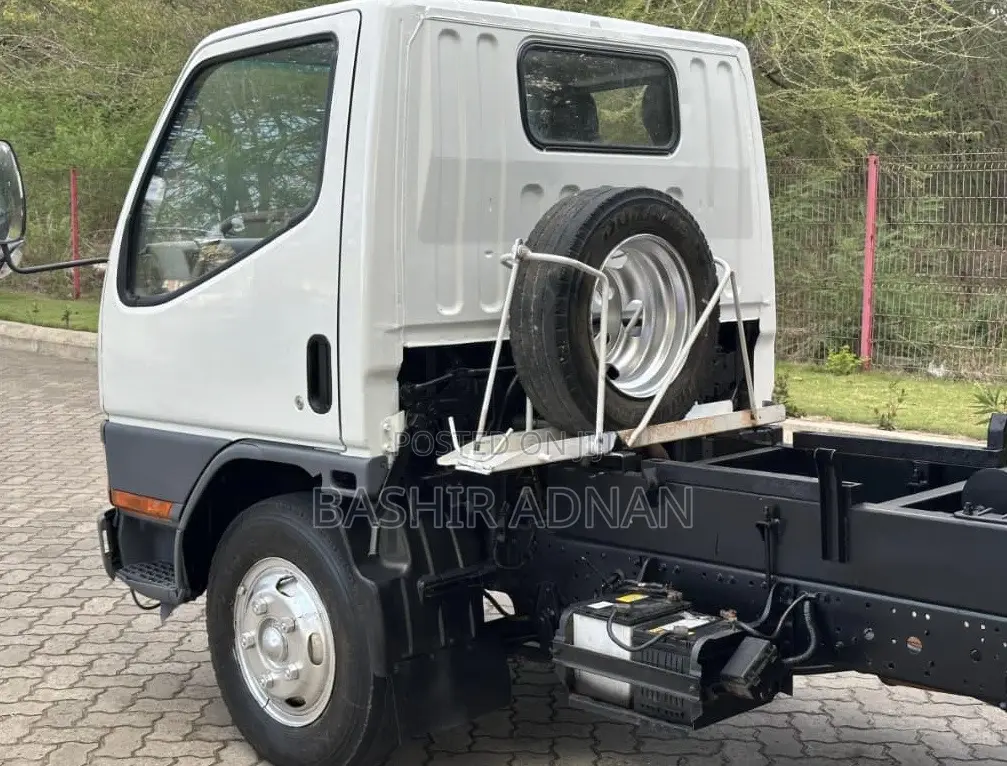 Mitsubishi Canter Tipper 2.5 1999 White