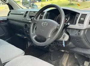 Toyota HiAce 2008 White