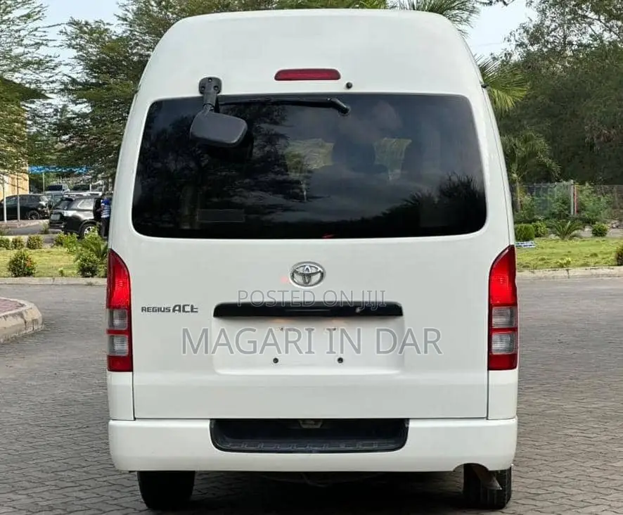 Toyota HiAce 2008 White