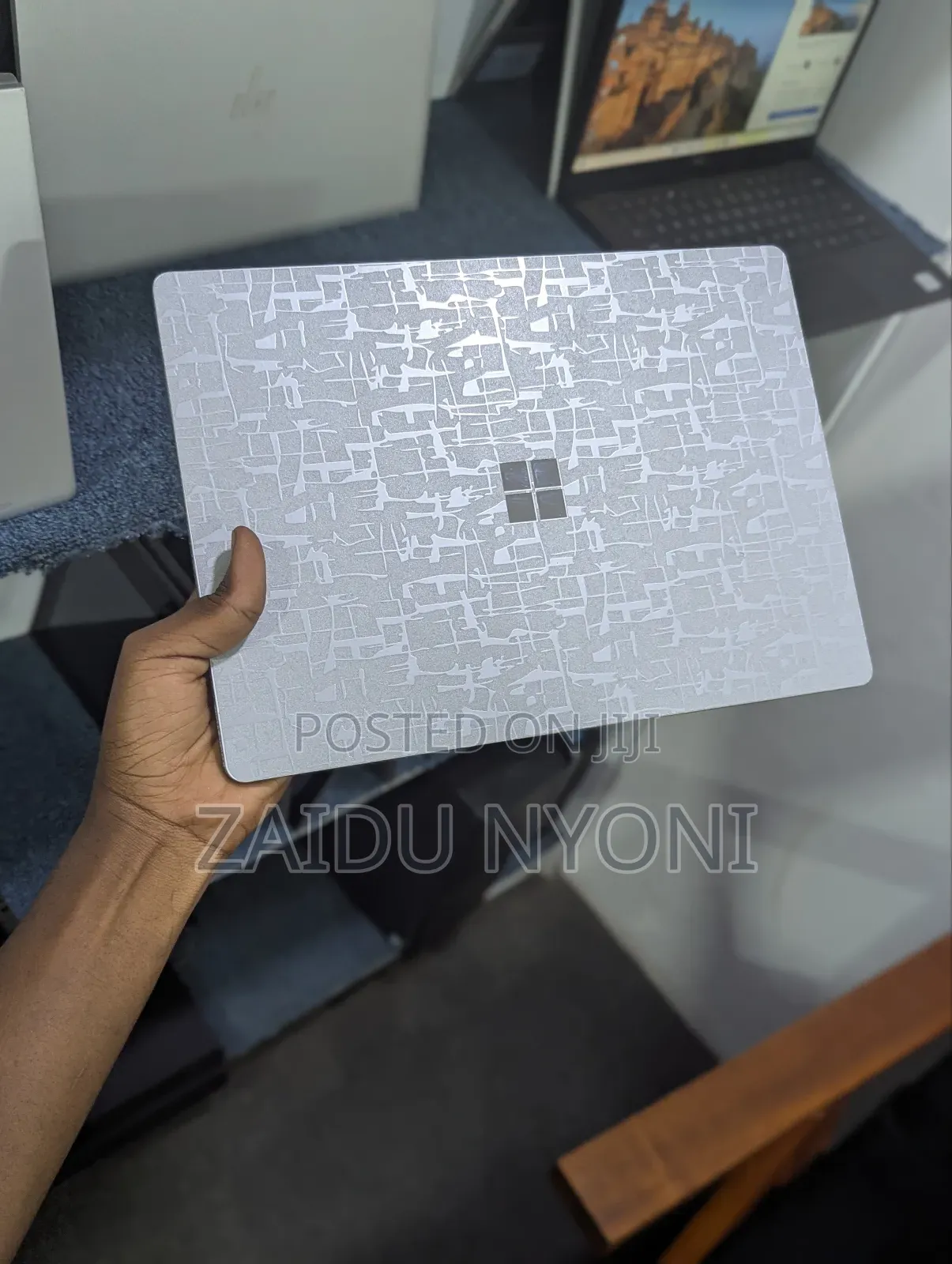 New Laptop Microsoft Surface Laptop 2 8GB Intel Core I5 SSD 256GB