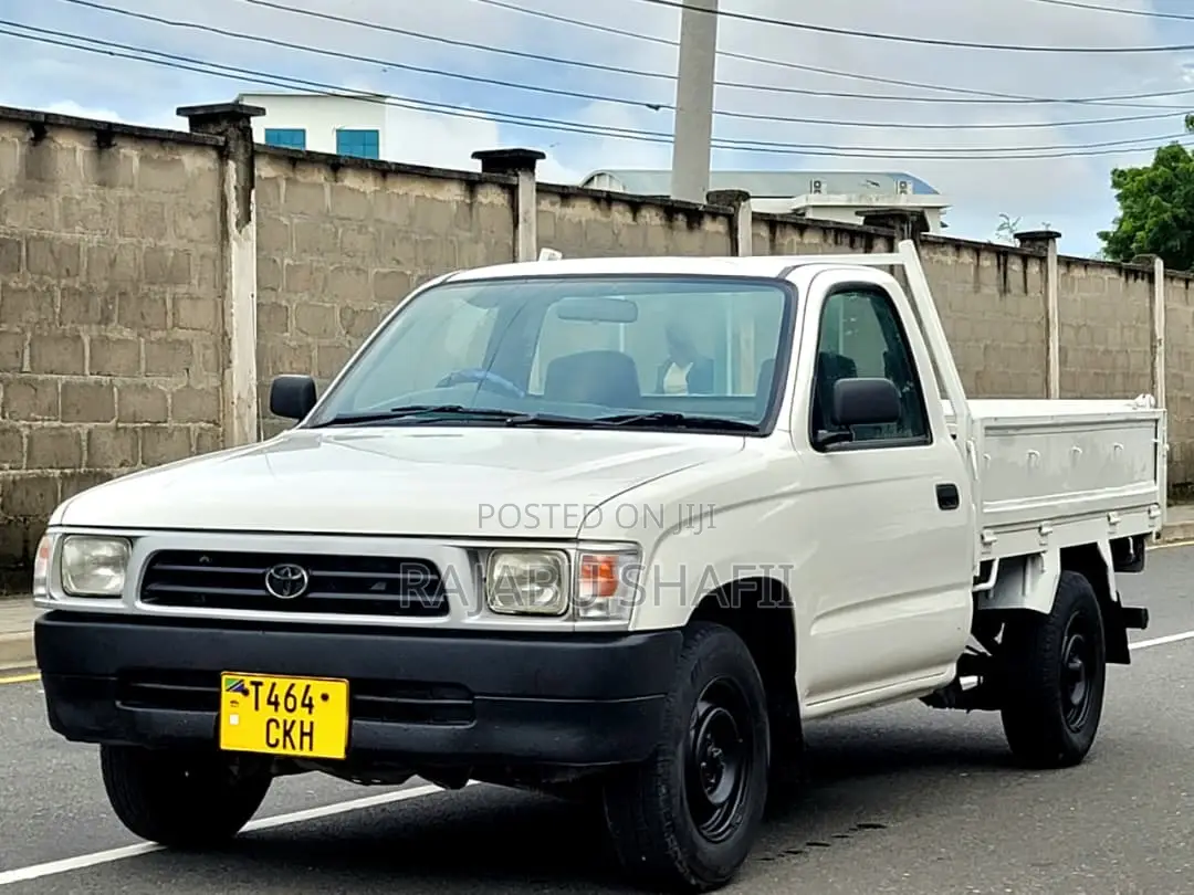 Toyota Hilux 2000 White