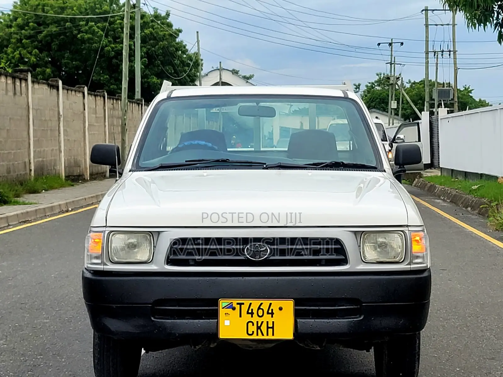 Toyota Hilux 2000 White