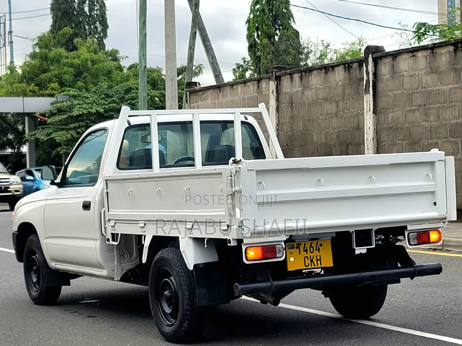 Toyota Hilux 2000 White