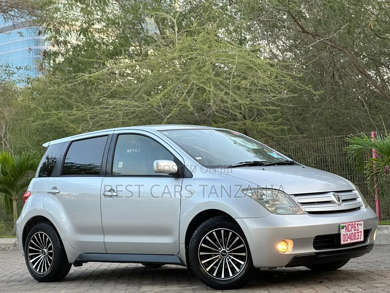 Toyota IST 2004 Silver