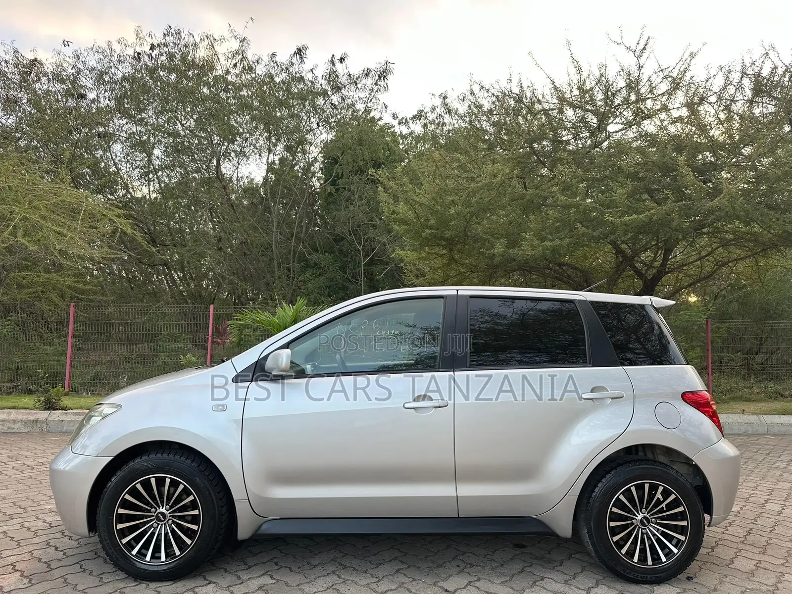 Toyota IST 2004 Silver