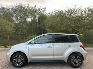 Toyota IST 2004 Silver