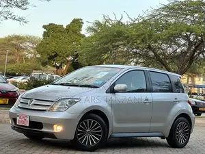 Toyota IST 2004 Silver