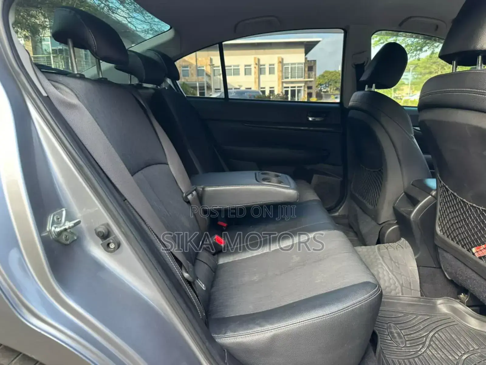 Subaru Legacy 2.0D Sedan 2010 Silver