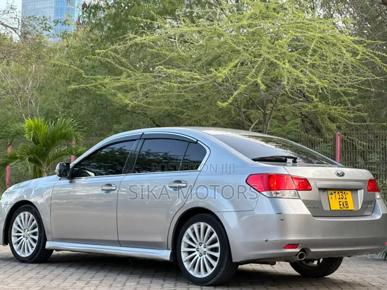 Subaru Legacy 2.0D Sedan 2010 Silver