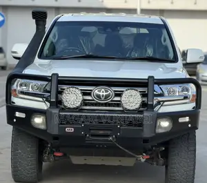 Toyota Land Cruiser 2021 White