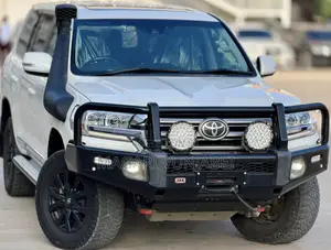 Toyota Land Cruiser 2021 White