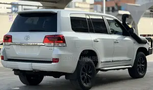 Toyota Land Cruiser 2021 White