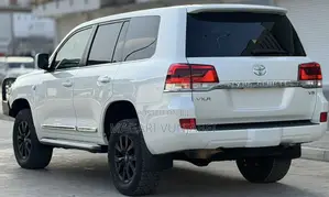 Toyota Land Cruiser 2021 White