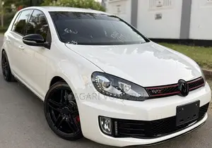 Volkswagen Golf 2011 Off white