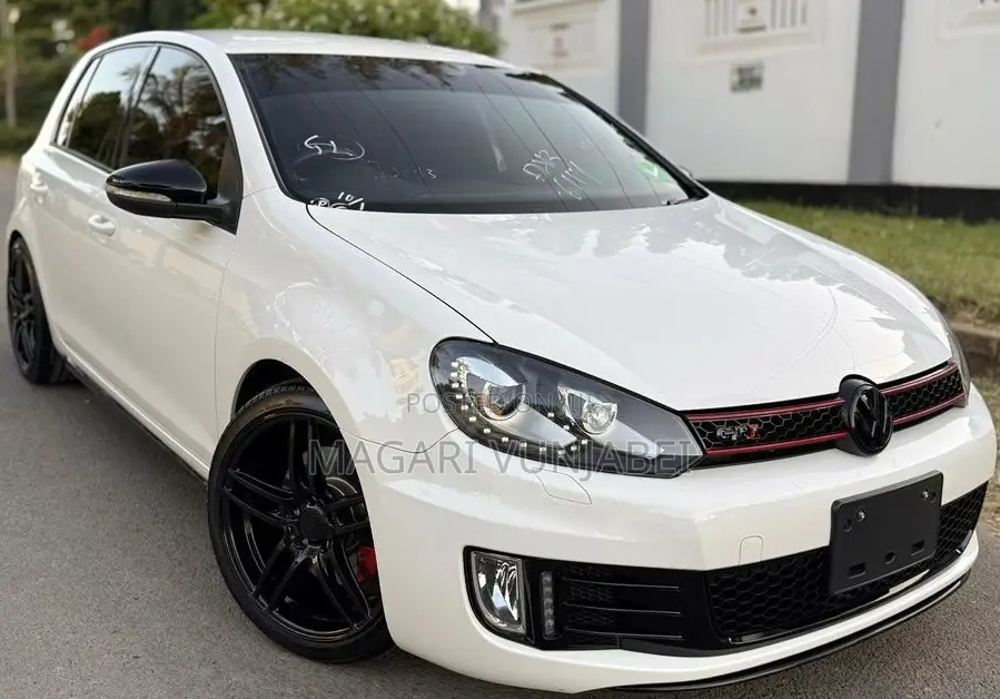 Volkswagen Golf 2011 Off white