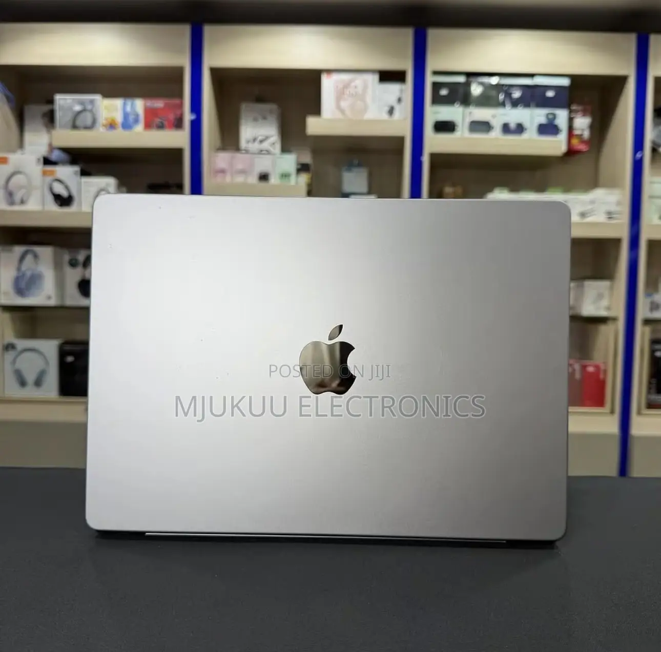 New Laptop Apple MacBook Pro 2023 M3 14-Inch 8GB Apple M3 Pro SSD 512GB
