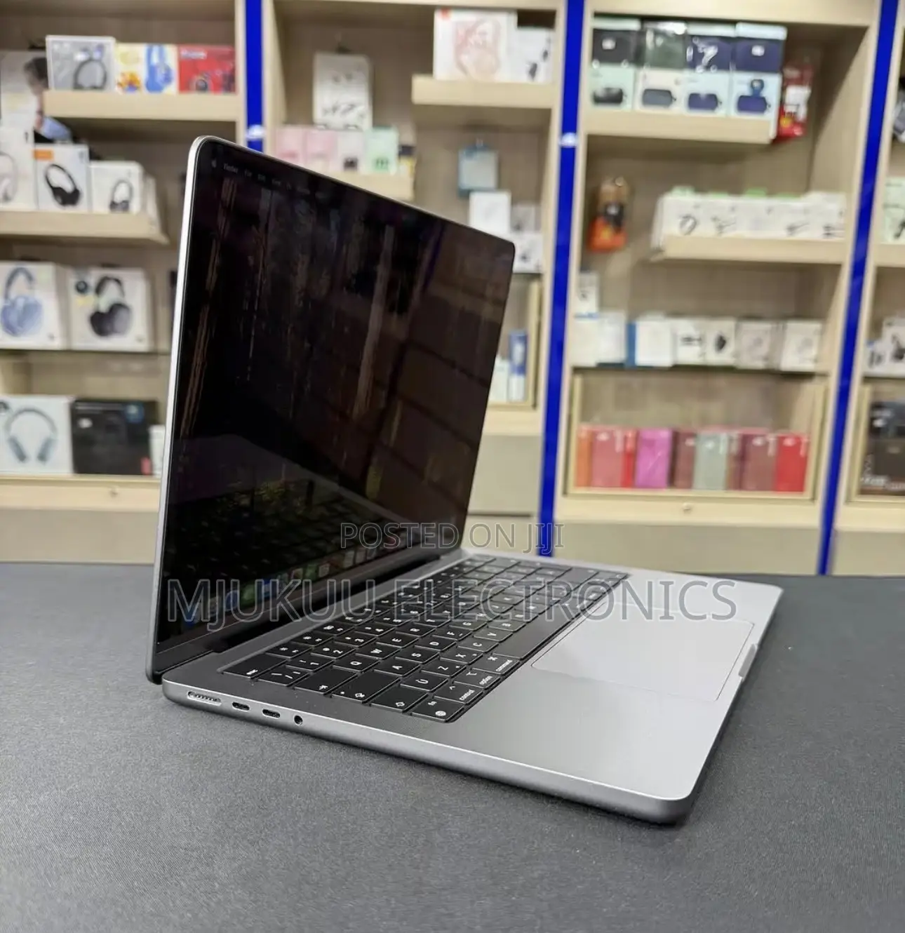 New Laptop Apple MacBook Pro 2023 M3 14-Inch 8GB Apple M3 Pro SSD 512GB