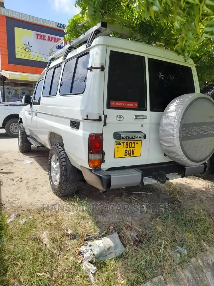 Toyota Land Cruiser 2010 White