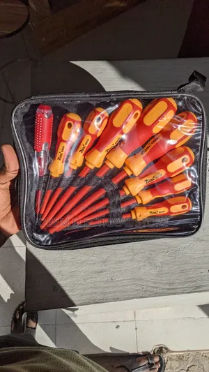 9 Pieces Insulated Screwdrivers Set.