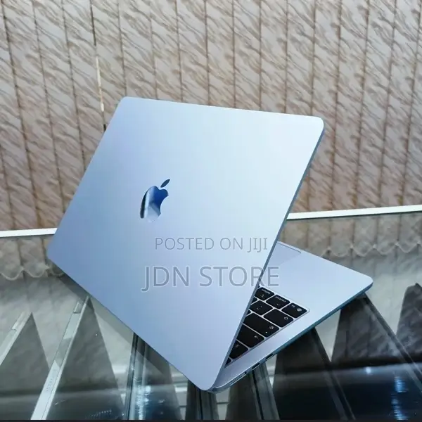 New Laptop Apple MacBook Air 2025 M4 13-Inch 16GB Apple M4 SSD 256GB