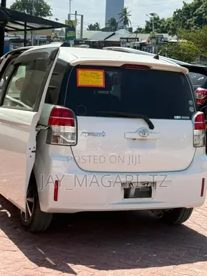 Toyota Spade 2014 White