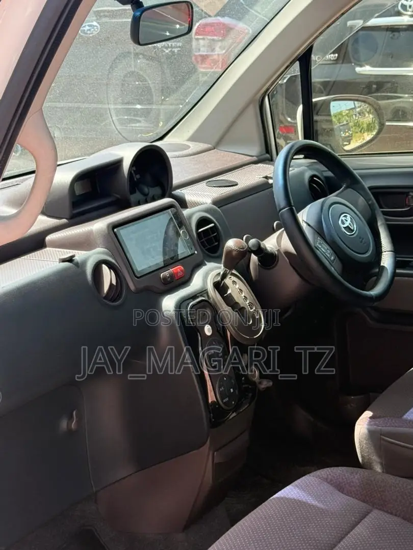 Toyota Spade 2014 White