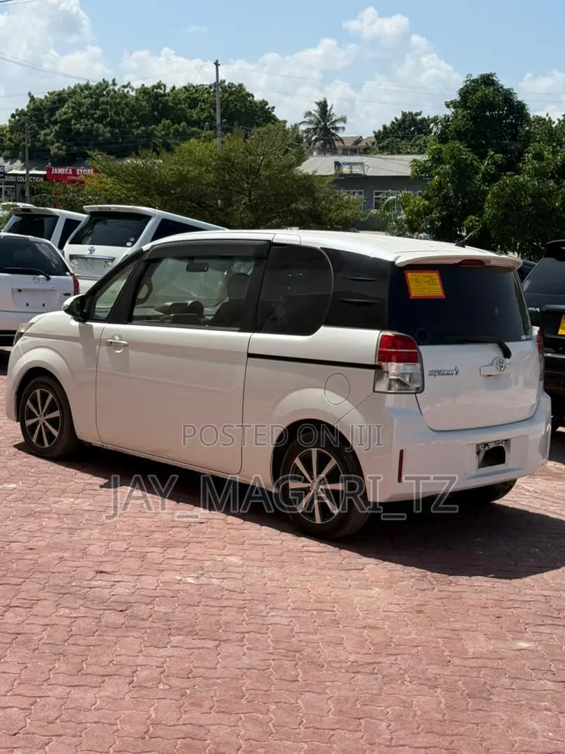 Toyota Spade 2014 White