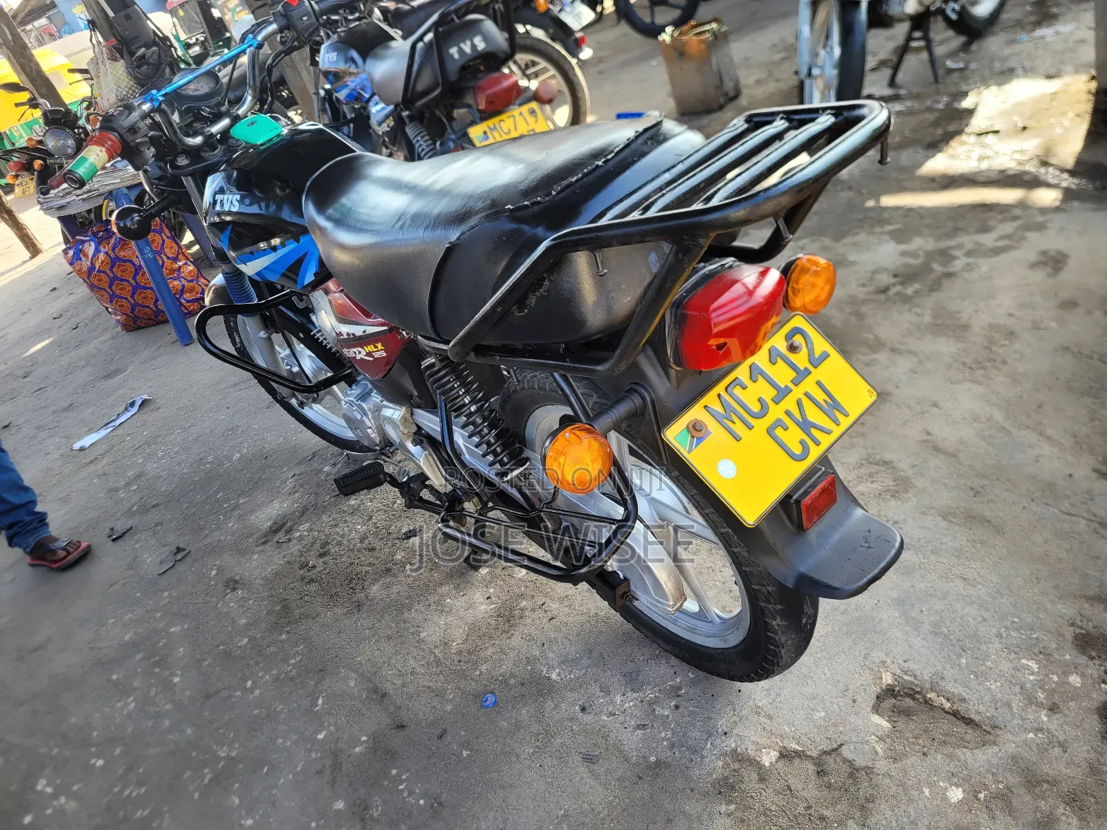 TVS HLX 125 2025 Black