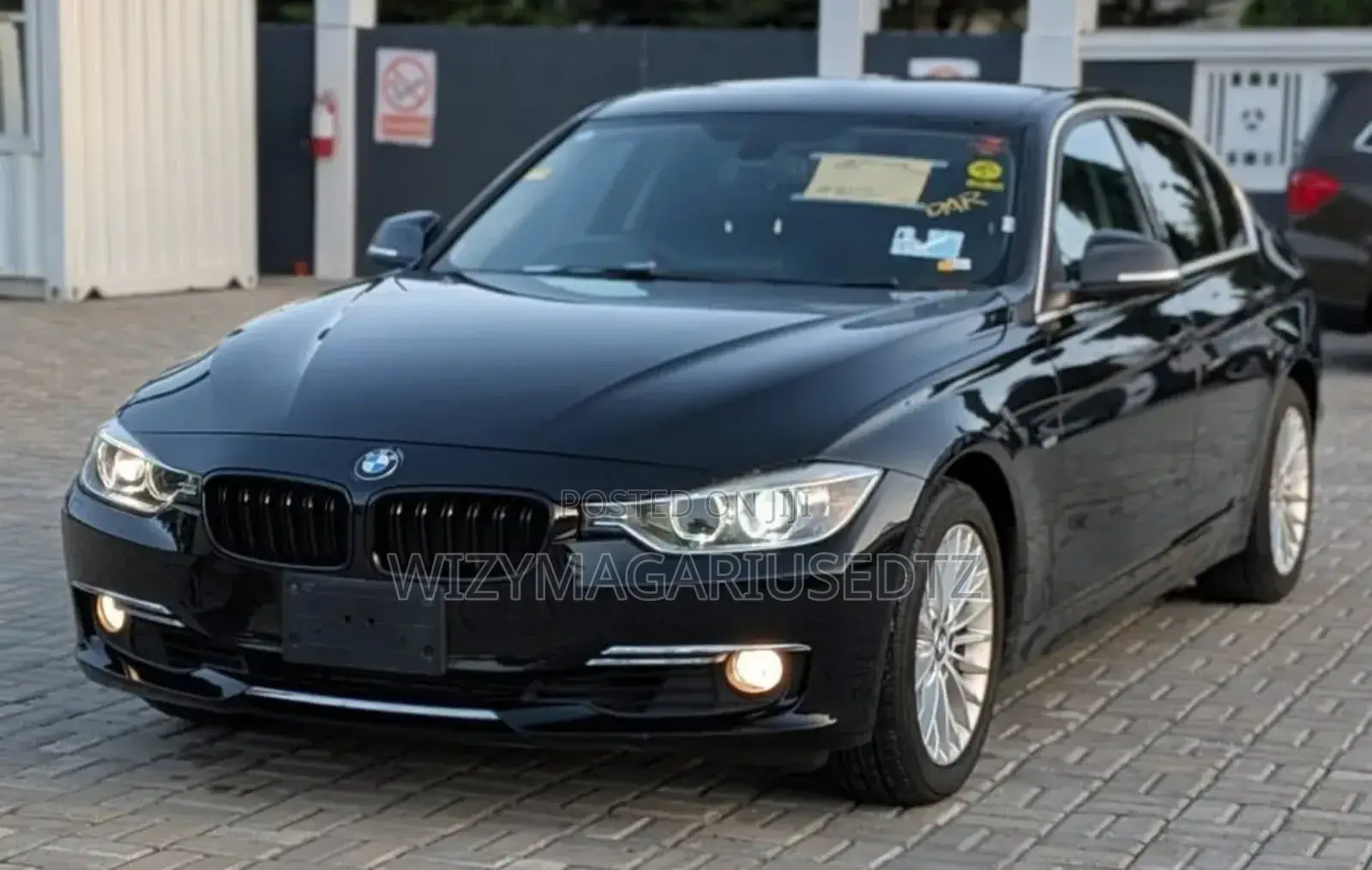 BMW 320i 2014 Burgundy