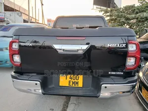 Toyota Hilux 2022 Black