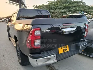 Toyota Hilux 2022 Black