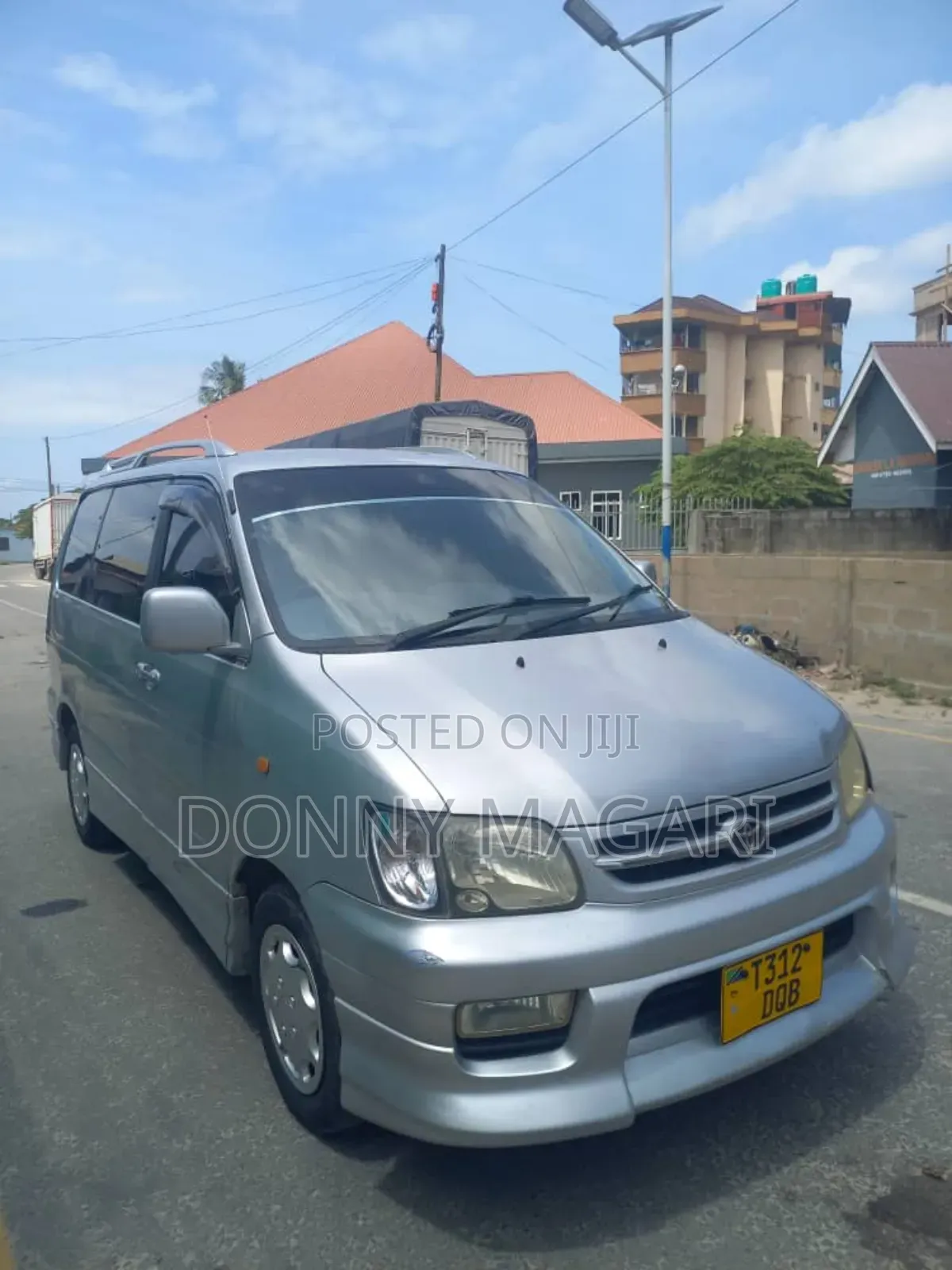 Toyota Noah 2002 Silver