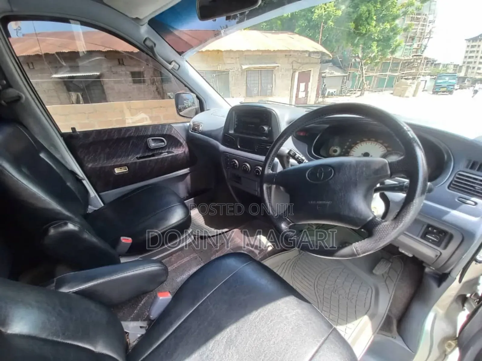 Toyota Noah 2002 Silver