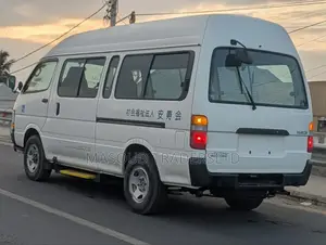 Toyota HiAce 2003 White