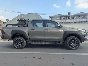 Toyota Hilux 2024 Gray