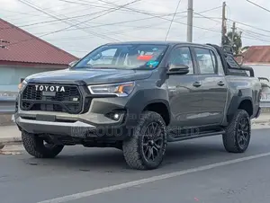 Toyota Hilux 2024 Gray