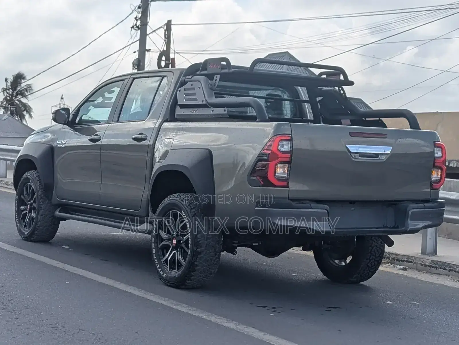 Toyota Hilux 2024 Gray